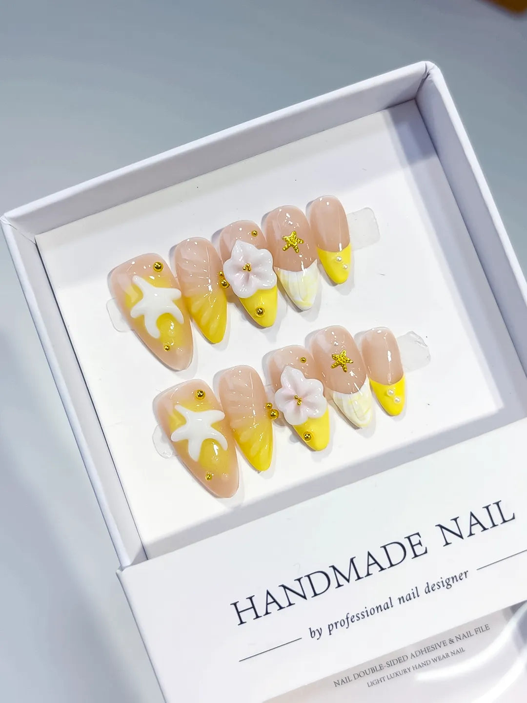 D350 - Medium Nude Yellow Almond French tip Flower Starfish