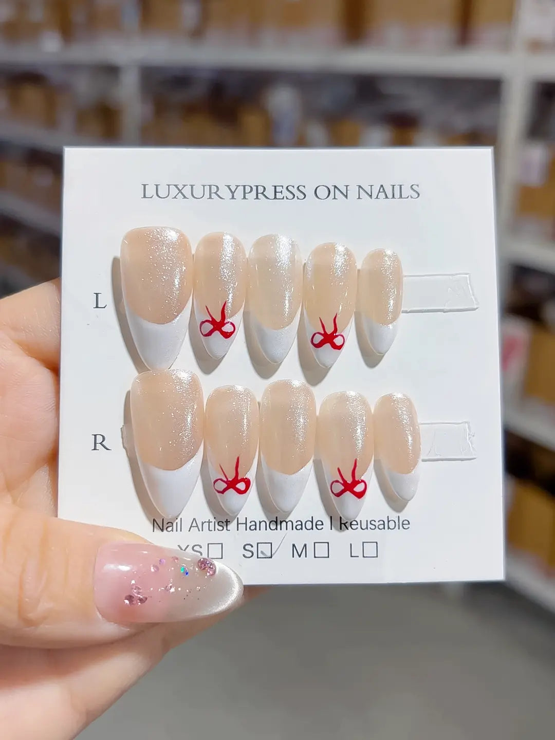 B095 - Medium White Nude Almond French tip Bow